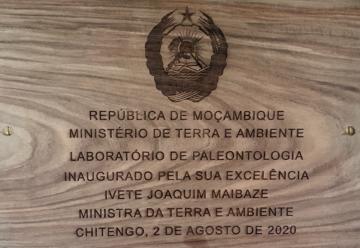 Placard commemorating the inauguration of the Paleontology Lab by her excellency Ivete Joaquim Maibaze, the Republic of Mozambique's Minister of Land and Environment, in Chitengo on 2nd August 2020